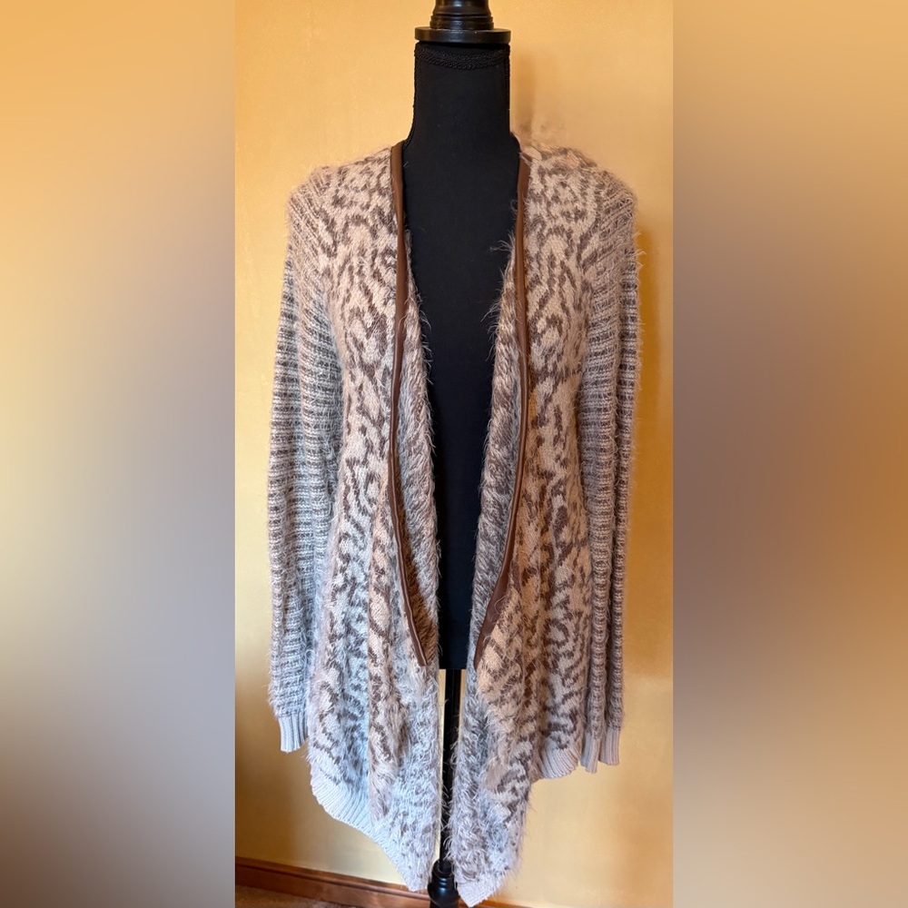 Women's Beige Patterned Open-Front Sweater
